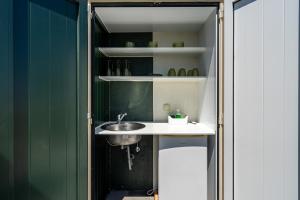 Een keuken of kitchenette bij Kronos on the Beach Attic Suite