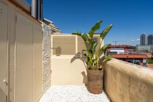 Een balkon of terras bij Kronos on the Beach Attic Suite