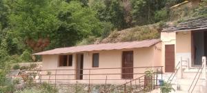 a house on the side of a hill at DS Residency Homestay, Mohana in Chakrāta