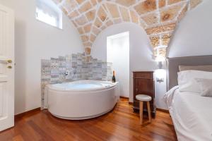 Кровать или кровати в номере Elegance Staffa Rooms 200 metri dal centro storico