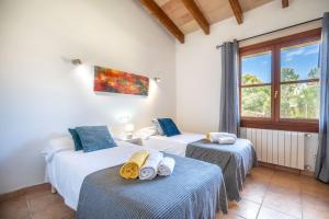 Postel nebo postele na pokoji v ubytování Finca AGUILA by Mallorca Villa Selection + 20 fotografií