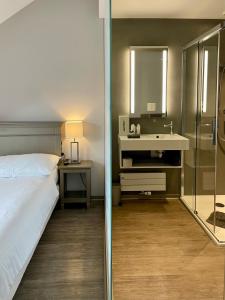 Postel nebo postele na pokoji v ubytování Hôtel du Théâtre, Boutique Hôtel
