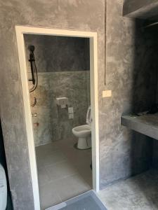 Koupelna v ubytování K2N Guesthouse + 11 fotografií