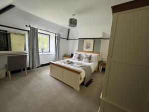 a bedroom with a bed and a window at The Fishmongers Tavern in Sheringham