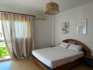 Postel nebo postele na pokoji v ubytování Holiday Apartments Dhermi