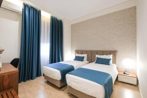 Postel nebo postele na pokoji v ubytování Golden City Hotel , Tirana