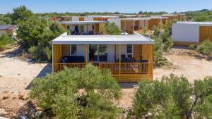 a row of modular homes in the desert at D&M mobile home in Drage
