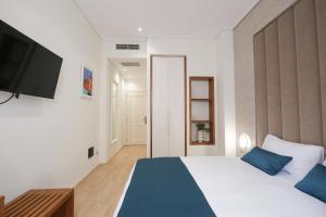 Postel nebo postele na pokoji v ubytování Golden City Hotel , Tirana