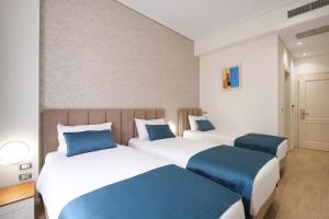 Postel nebo postele na pokoji v ubytování Golden City Hotel , Tirana