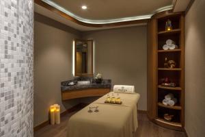 The First Collection Dubai Business Bay客房内的一张或多张床位