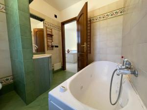 Phòng tắm tại Villa Galatea +25 ảnh