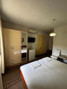 Ein Bett oder Betten in einem Zimmer der Unterkunft Accommodation Old Town Vitaic