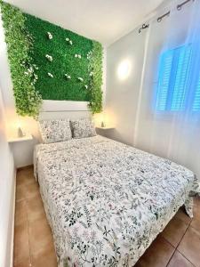 Łóżko lub łóżka w pokoju w obiekcie La Casa de las Flores