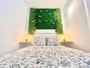 Łóżko lub łóżka w pokoju w obiekcie La Casa de las Flores