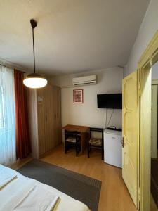 TV a/nebo společenská místnost v ubytování Accommodation Old Town Vitaic