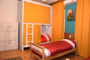 Ένα ή περισσότερα κρεβάτια σε δωμάτιο στο Relax Inn Tbilisi