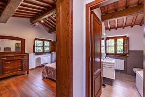 Η κουζίνα ή μικρή κουζίνα στο Villa Vittoriano - Surrounded By Nature - Happy Rentals