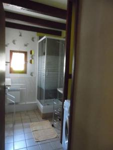 Et badeværelse på Le Pinot - Gîte - Lot - Vallée de la Dordogne