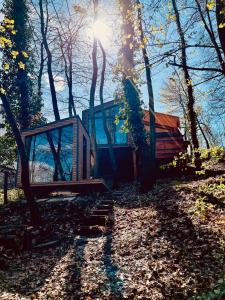 Foto sihtkohas Kismaros asuva majutusasutuse Tölgy kabin erdei pihenőház galeriist