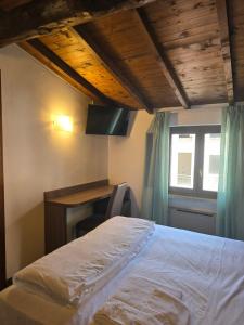 Voodi või voodid majutusasutuse Albergo Al Gambero toas