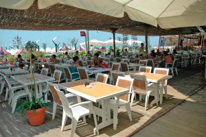 Un restaurant sau alt loc unde se poate mânca la Vela Hotel Restaurant