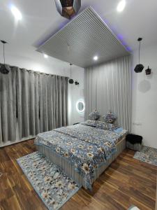 Letto o letti in una camera di Serenity Inn home stay