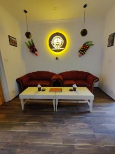 Area soggiorno di Serenity Inn home stay