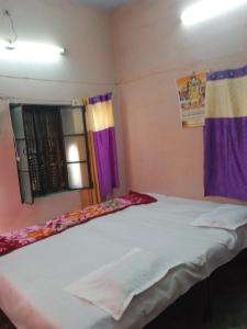 Кровать или кровати в номере Luv Kush Homestay
