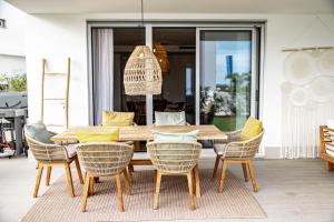 A seating area at LM10BB- Modern ground floor flat in Le Mirage