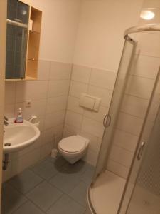 Koupelna v ubytování Zimmer Lummerland