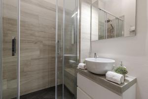 Koupelna v ubytování Villa Olivia: a New Luxury Villa with Garden Lucca + 46 fotografií