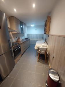 Η κουζίνα ή μικρή κουζίνα στο House apartment Baby L - near the Railway Station