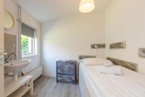 Krevet ili kreveti u jedinici u objektu Holidayhouse - Duinweg 14 Zoutelande