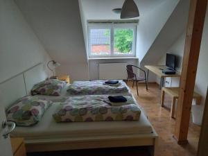 Postel nebo postele na pokoji v ubytování Zimmer Lummerland
