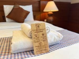 מיטה או מיטות בחדר ב-The Twenty Lodge- SHA Extra Plus