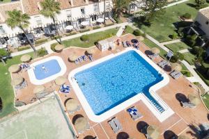 een uitzicht over een zwembad in een resort bij Mijas Costa Blue Sky Sea Views by ALFRESCO STAYS in Mijas Costa