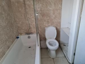 Bathroom sa Budget Single Room at Greenwich