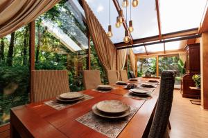 a dining room with a long wooden table with chairs at t Jagershuys incl. gebruik Finse sauna in Soest