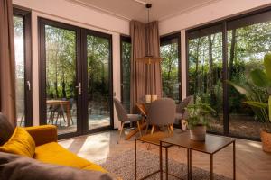 Fotografie z fotogalerie ubytování Group accommodation [7x Happy Oak Lodge 28p] v destinaci Zuna