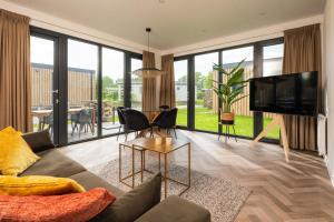 Μια τηλεόραση ή/και κέντρο ψυχαγωγίας στο Oak Lodge I 4 p.