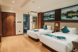Rúm í herbergi á Dees Boutique Hotel
