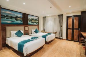 Rúm í herbergi á Dees Boutique Hotel