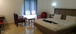 Tempat tidur dalam kamar di Mount Heera Hotel-Alandur