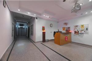 Lobby o reception area sa OYO Radhe Krishana Guest House