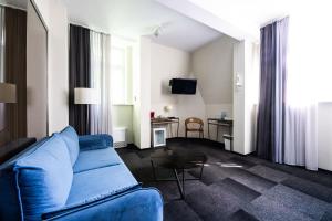 Televízia a/alebo spoločenská miestnosť v ubytovaní Home Aparthotel