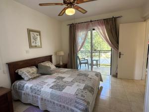 Ένα ή περισσότερα κρεβάτια σε δωμάτιο στο Beach villa Camelia +23 φωτογραφίες
