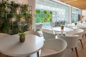Restauracja lub miejsce do jedzenia w obiekcie Catalonia Giralda