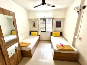 Ліжко або ліжка в номері Procida Hostel by Vibe Village