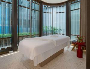 Postel nebo postele na pokoji v ubytování Hilton Saigon