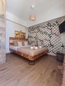a bedroom with a bed with a floral wall at IL TRAMONTO APARTMENT 1 in Kanali